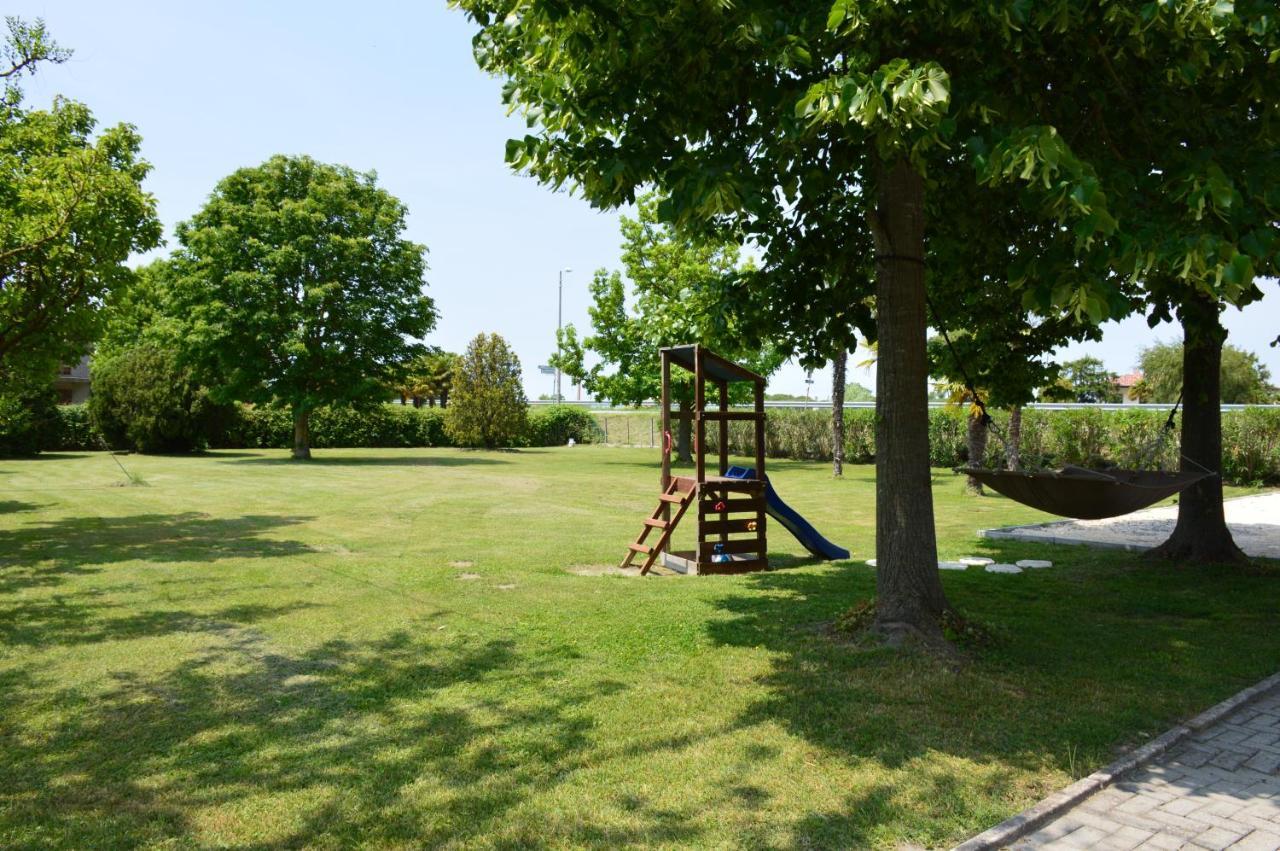 Villa Roma Holidays Jesolo Kültér fotó